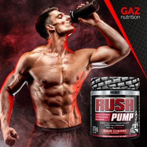 Mišićavi sportaš pije Weider Rush Pump pre-workout formulu za maksimalnu mišićnu ekspanziju i intenzivnije treninge bez kofeina