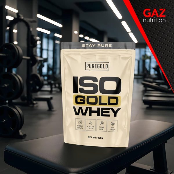 Pure Gold Iso Gold Whey protein 900g bež pakiranje STAY PURE na crnoj klupi u modernoj teretani muscle growth lactase enzyme sugar free fat free GAZ nutrition