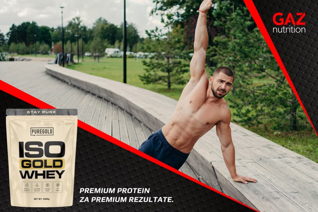 Sportaš u bočnom planku na otvorenom uz PureGold ISO Gold Whey protein – podrška za izgradnju mišića i oporavak.